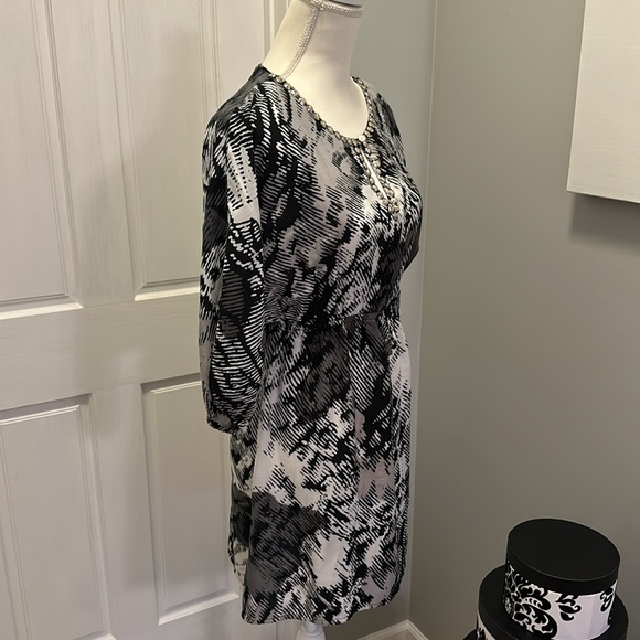 RED TAG Woman Black & White Tunic with beaded trim size 12 in UK or 10 in US - Picture 5 of 7